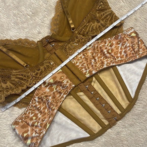 OUT FROM UNDER Urban Outfitters Modern Love Supernova Corset - Picture 8 of 12